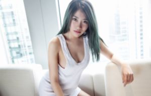国产润唇膏_BD英语免费观看超清